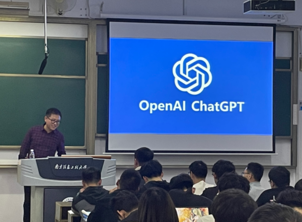 DCBOX小金库官网科技集团在南京信息工程大学软件工程学院举办职业生涯规划讲座